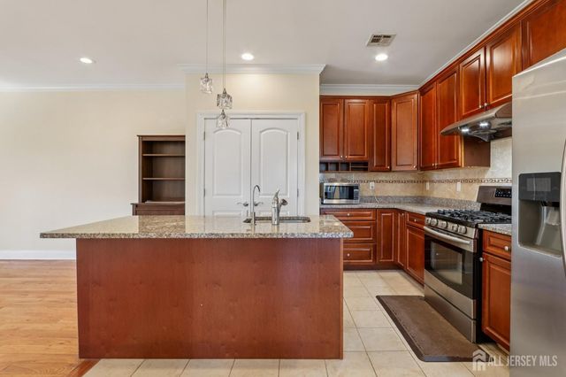 32 Cinder Road 3, Edison, NJ 08820