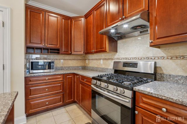 32 Cinder Road 3, Edison, NJ 08820