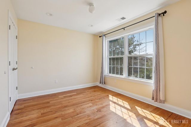 32 Cinder Road 3, Edison, NJ 08820
