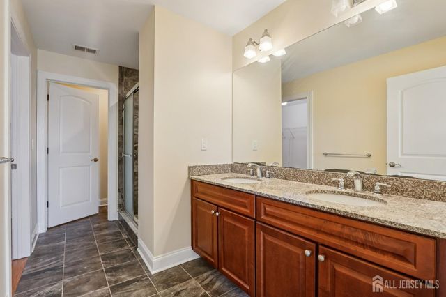 32 Cinder Road 3, Edison, NJ 08820