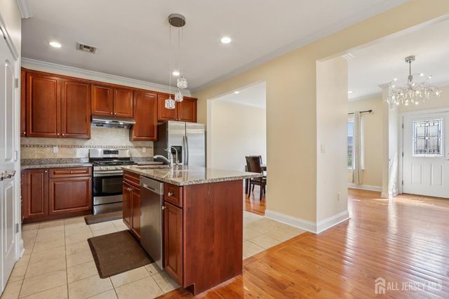32 Cinder Road 3, Edison, NJ 08820