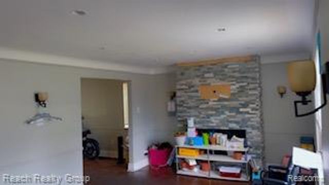 16346 Ellsworth Street, Detroit, MI 48227