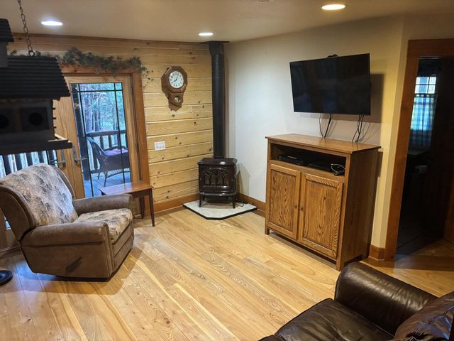 N8962 State Road 162, Mindoro, WI 54644