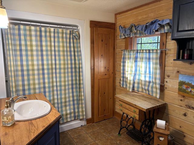 N8962 State Road 162, Mindoro, WI 54644