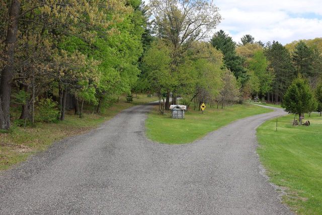 N8962 State Road 162, Mindoro, WI 54644