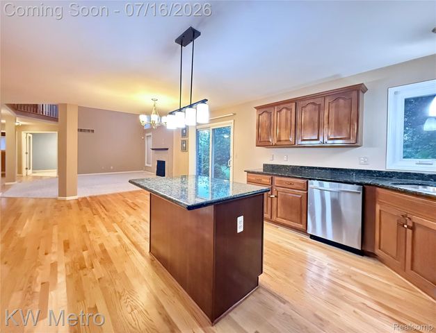 1176 CADMUS Drive, Troy, MI 48085