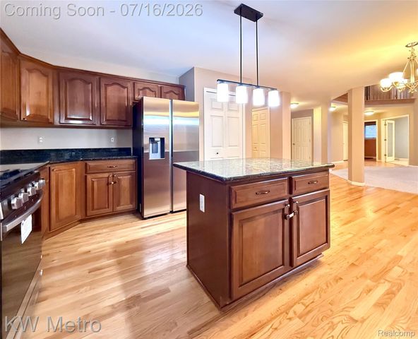 1176 CADMUS Drive, Troy, MI 48085