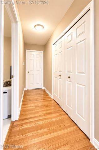 1176 CADMUS Drive, Troy, MI 48085