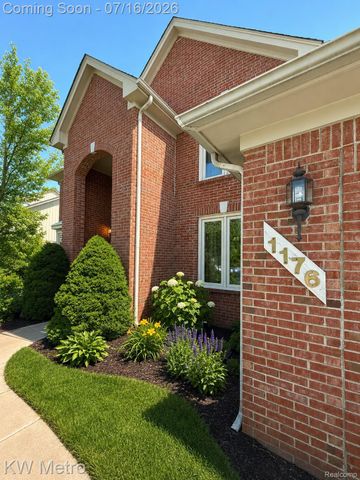 1176 CADMUS Drive, Troy, MI 48085