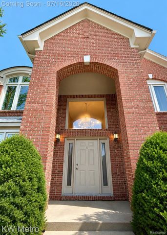 1176 CADMUS Drive, Troy, MI 48085
