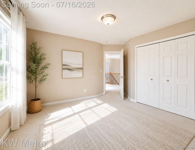 1176 CADMUS Drive, Troy, MI 48085