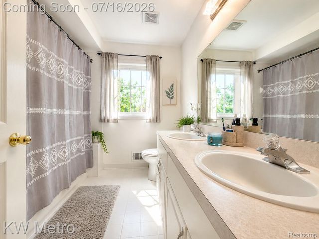 1176 CADMUS Drive, Troy, MI 48085