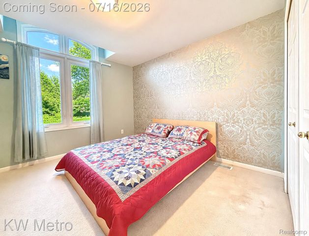 1176 CADMUS Drive, Troy, MI 48085