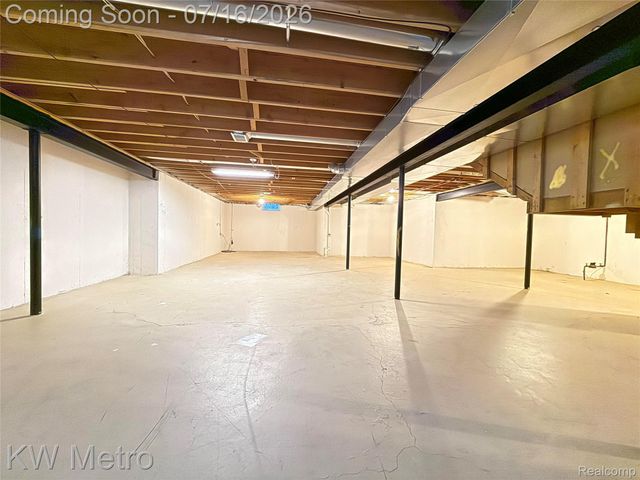 1176 CADMUS Drive, Troy, MI 48085