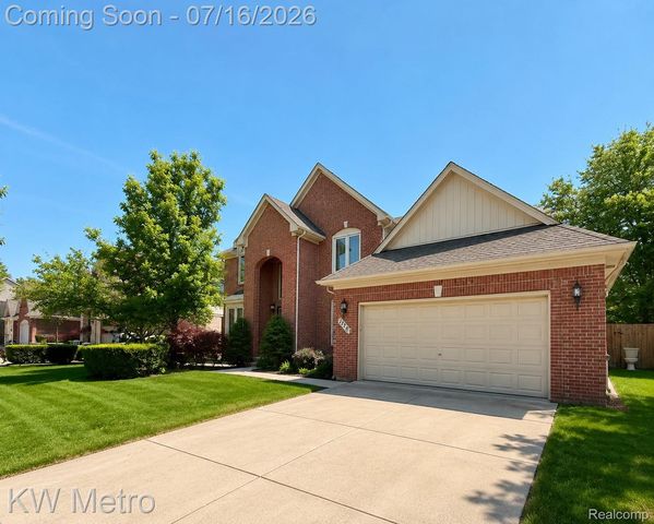 1176 CADMUS Drive, Troy, MI 48085