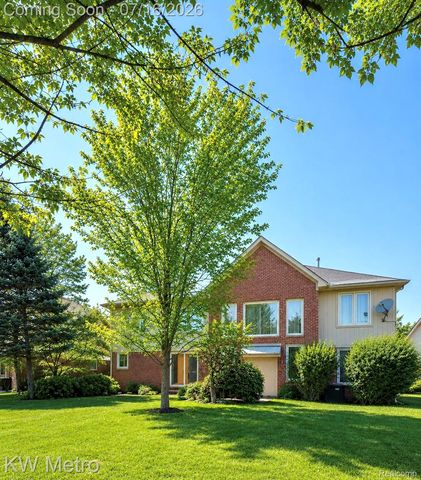 1176 CADMUS Drive, Troy, MI 48085