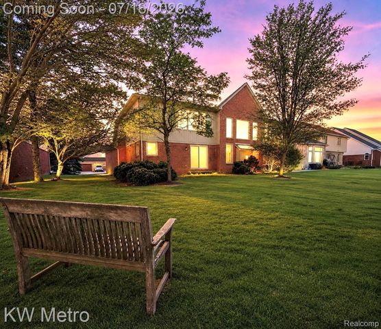 1176 CADMUS Drive, Troy, MI 48085