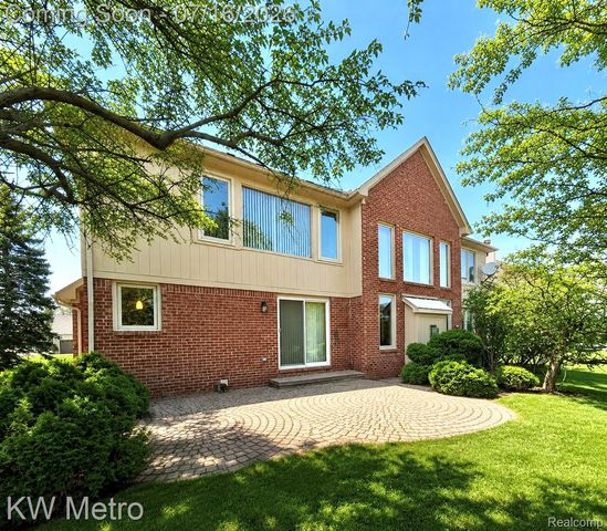 1176 CADMUS Drive, Troy, MI 48085