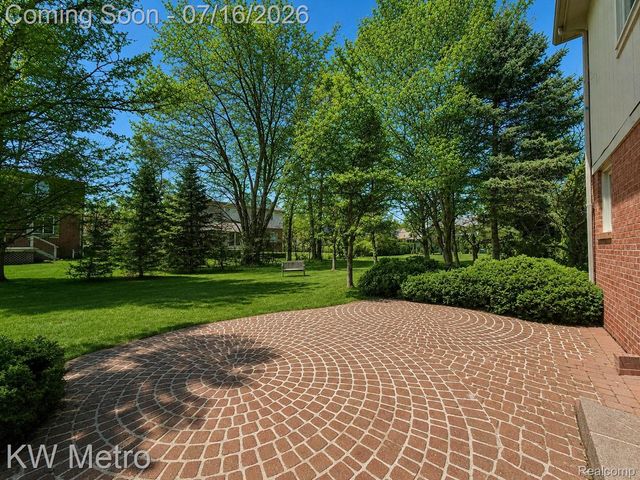1176 CADMUS Drive, Troy, MI 48085