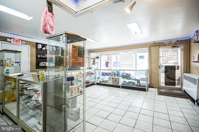 228 LONG LN, Upper Darby, PA 19082