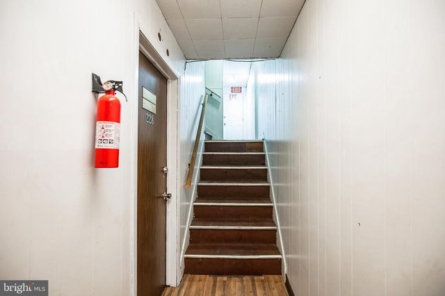 228 LONG LN, Upper Darby, PA 19082