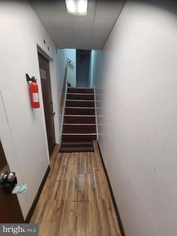 228 LONG LN, Upper Darby, PA 19082