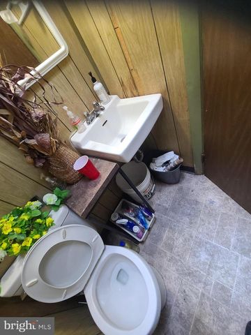 228 LONG LN, Upper Darby, PA 19082