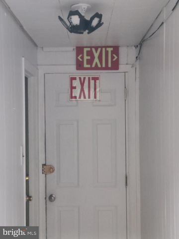 228 LONG LN, Upper Darby, PA 19082