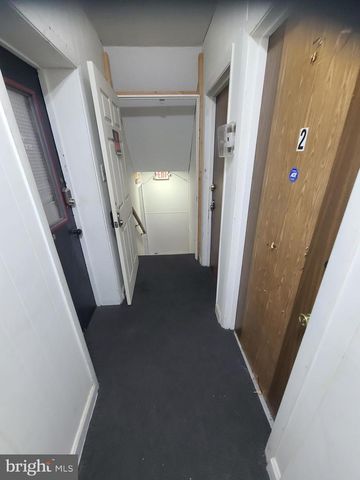 228 LONG LN, Upper Darby, PA 19082