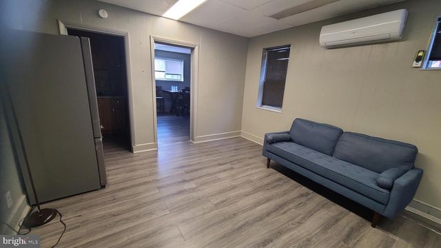 228 LONG LN, Upper Darby, PA 19082