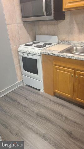 228 LONG LN, Upper Darby, PA 19082