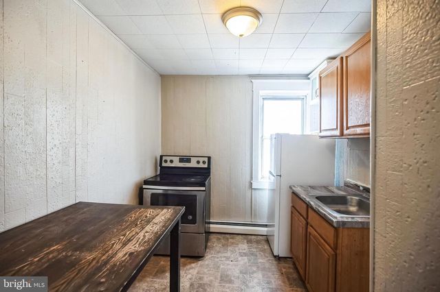 228 LONG LN, Upper Darby, PA 19082