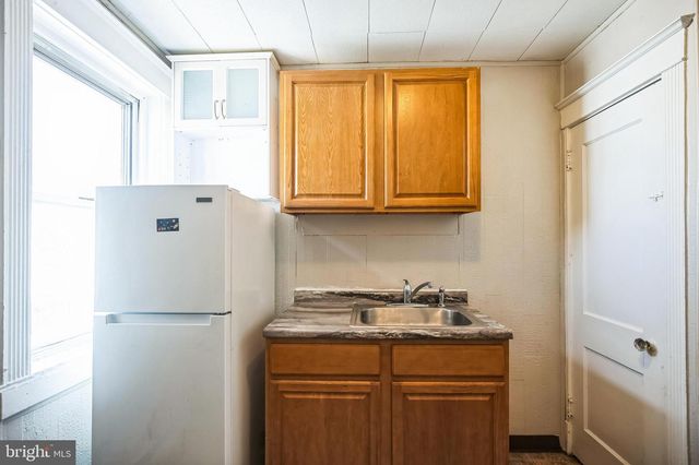 228 LONG LN, Upper Darby, PA 19082