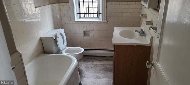 228 LONG LN, Upper Darby, PA 19082