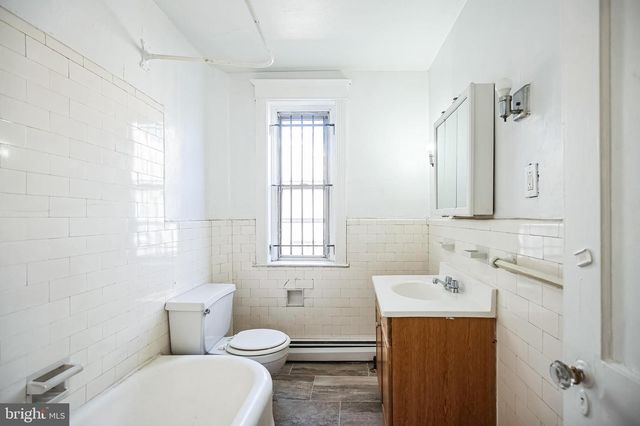 228 LONG LN, Upper Darby, PA 19082