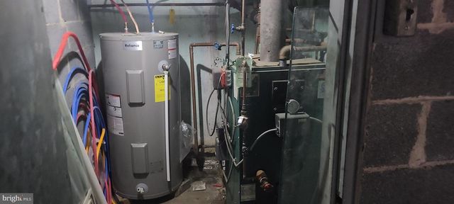 228 LONG LN, Upper Darby, PA 19082