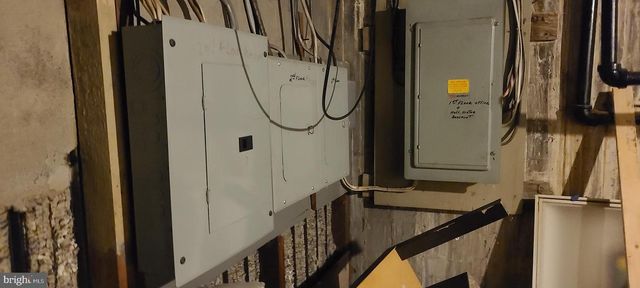 228 LONG LN, Upper Darby, PA 19082