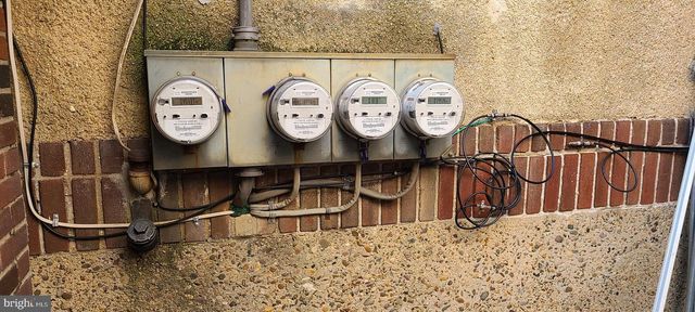 228 LONG LN, Upper Darby, PA 19082