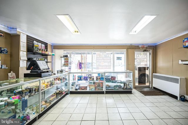 228 LONG LN, Upper Darby, PA 19082