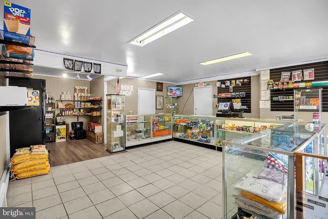 228 LONG LN, Upper Darby, PA 19082