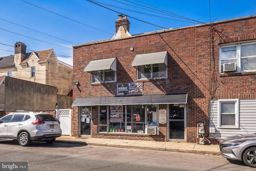 228 LONG LN, Upper Darby, PA 19082