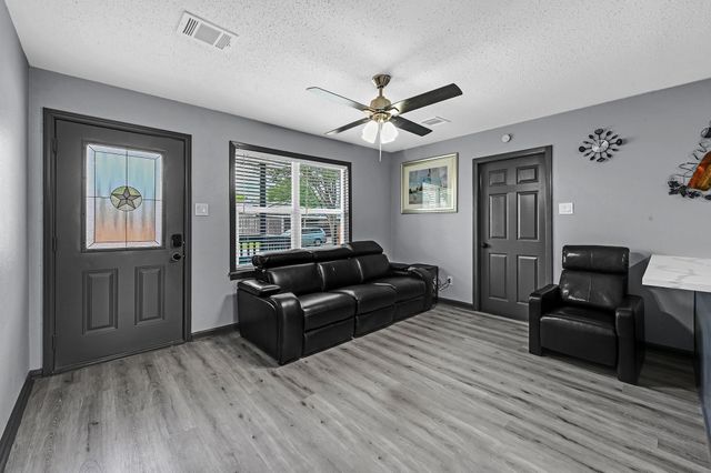 4406 Edison Street, Houston, TX 77009