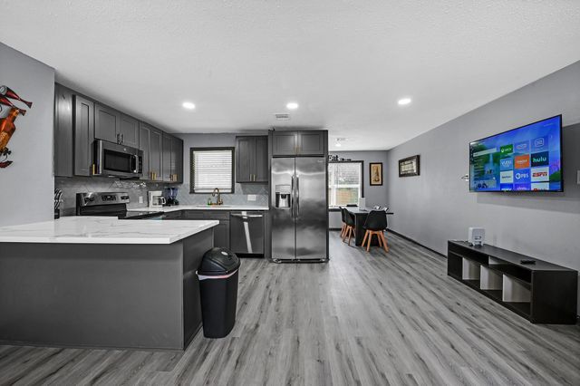 4406 Edison Street, Houston, TX 77009