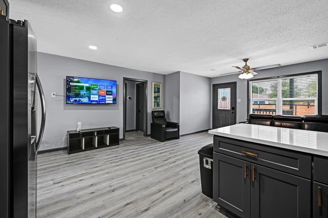 4406 Edison Street, Houston, TX 77009