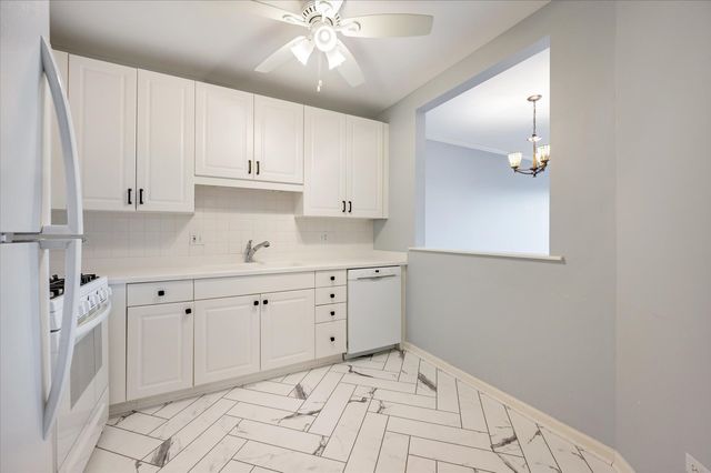 1700 Riverwoods Drive 403, Melrose Park, IL 60160