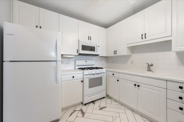 1700 Riverwoods Drive 403, Melrose Park, IL 60160