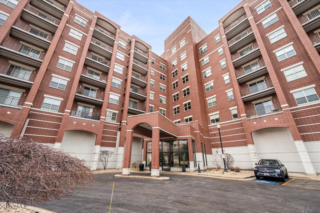 1700 Riverwoods Drive 403, Melrose Park, IL 60160