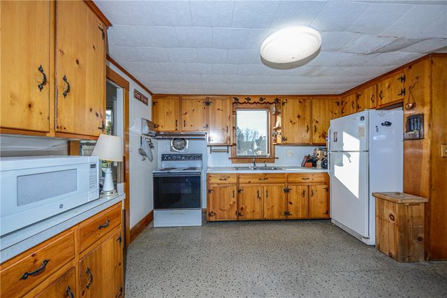 318 Mitchell's Lane, Middletown, RI 02871