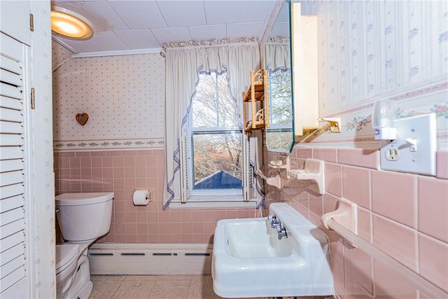 318 Mitchell's Lane, Middletown, RI 02871