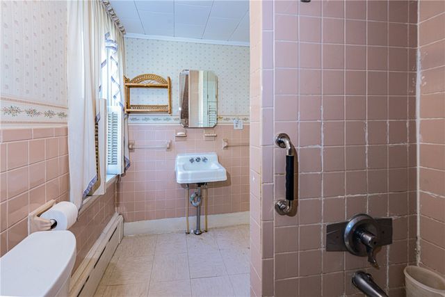 318 Mitchell's Lane, Middletown, RI 02871